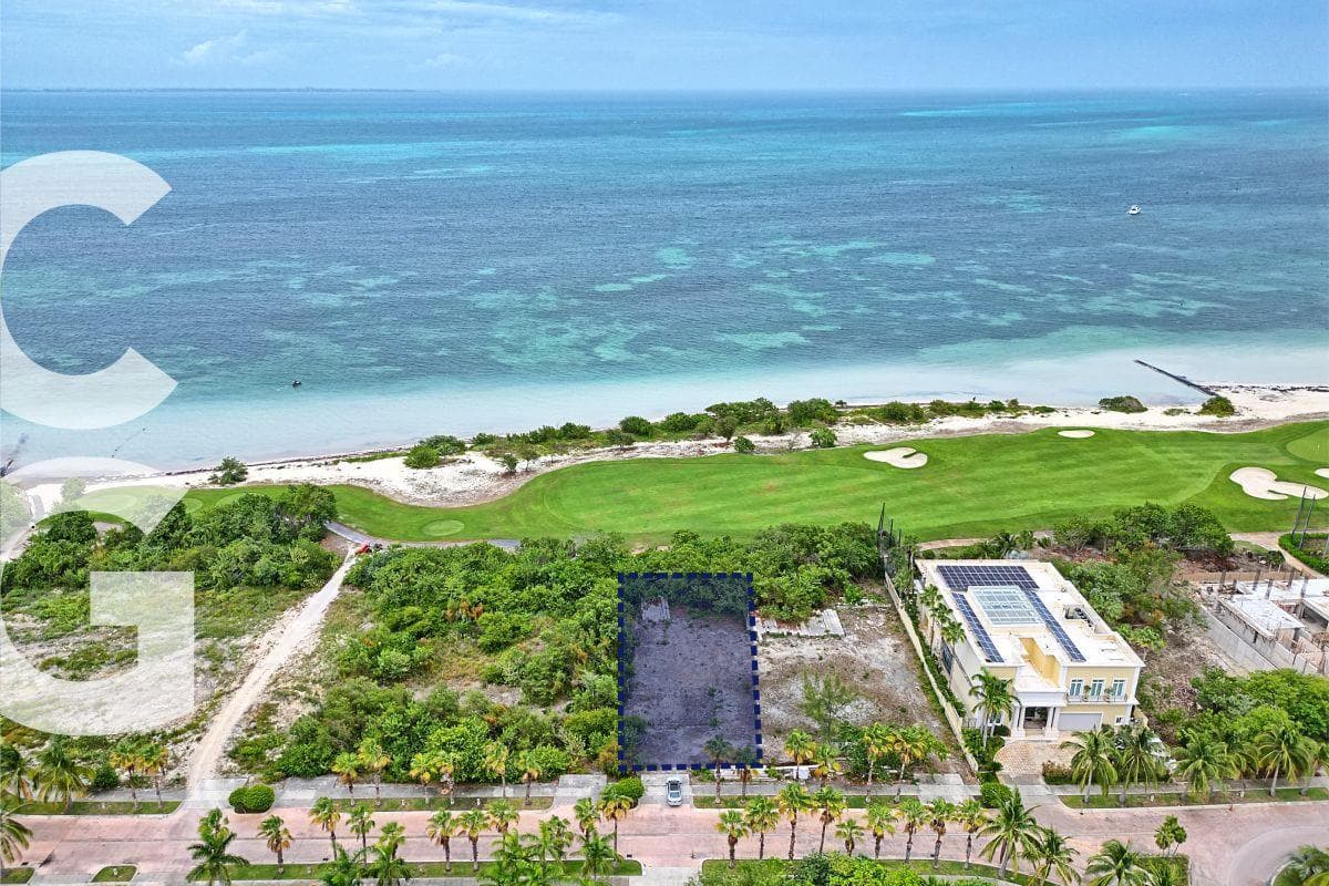 Land for Sale in Cancún in Puerto Cancún Canales, Located on the Waterfront