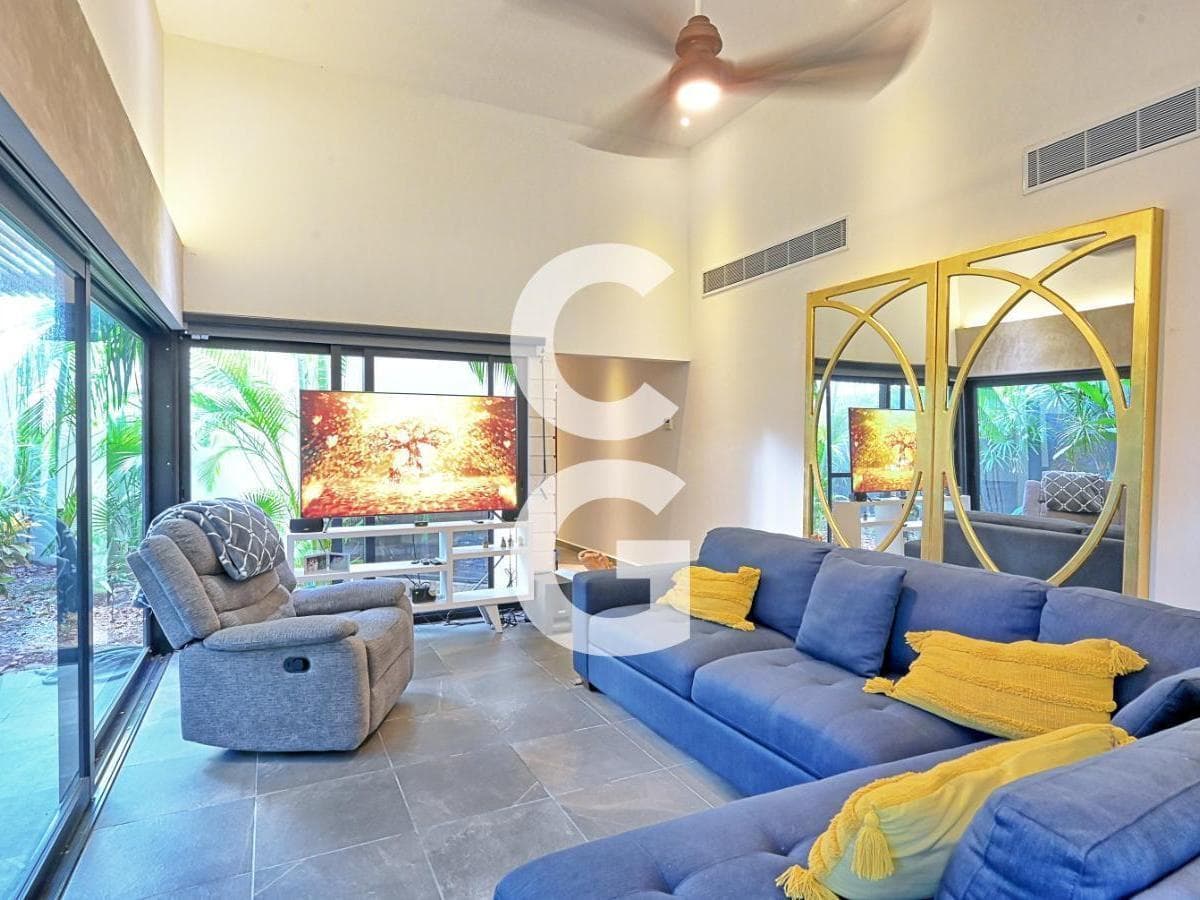 House for Sale in Cancun in the Lagos del Sol Residential Complex with an Upper-Level Terrace