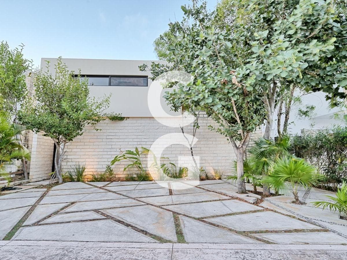 House for Sale in Cancun in the Lagos del Sol Residential Complex with an Upper-Level Terrace