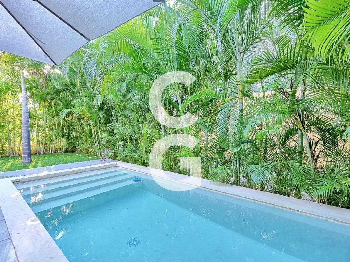 House for Sale in Cancun in the Lagos del Sol Residential Complex with an Upper-Level Terrace