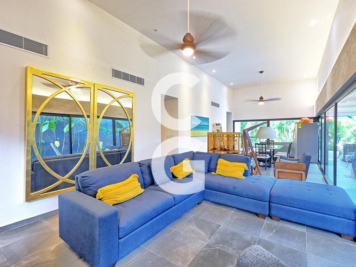 House for Sale in Cancun in the Lagos del Sol Residential Complex with an Upper-Level Terrace