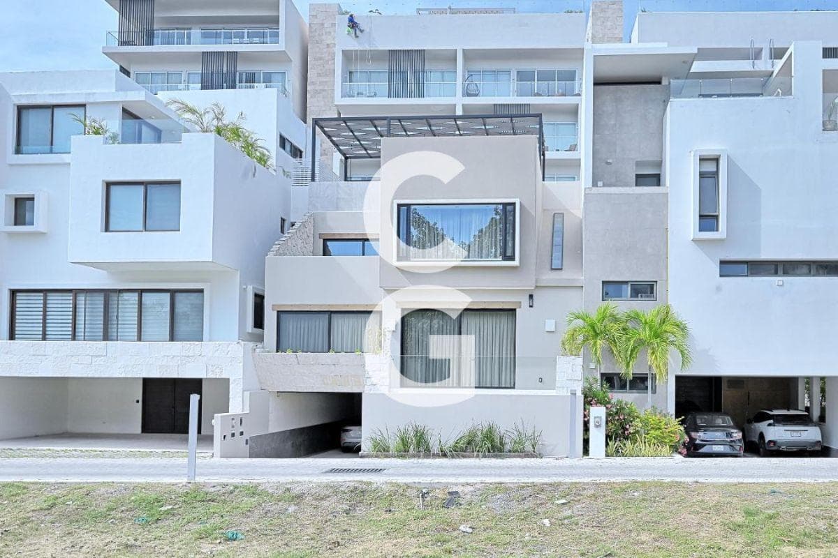 House for Sale in Cancún in Laguna I, Puerto Cancún—Furnished and Fully Equipped