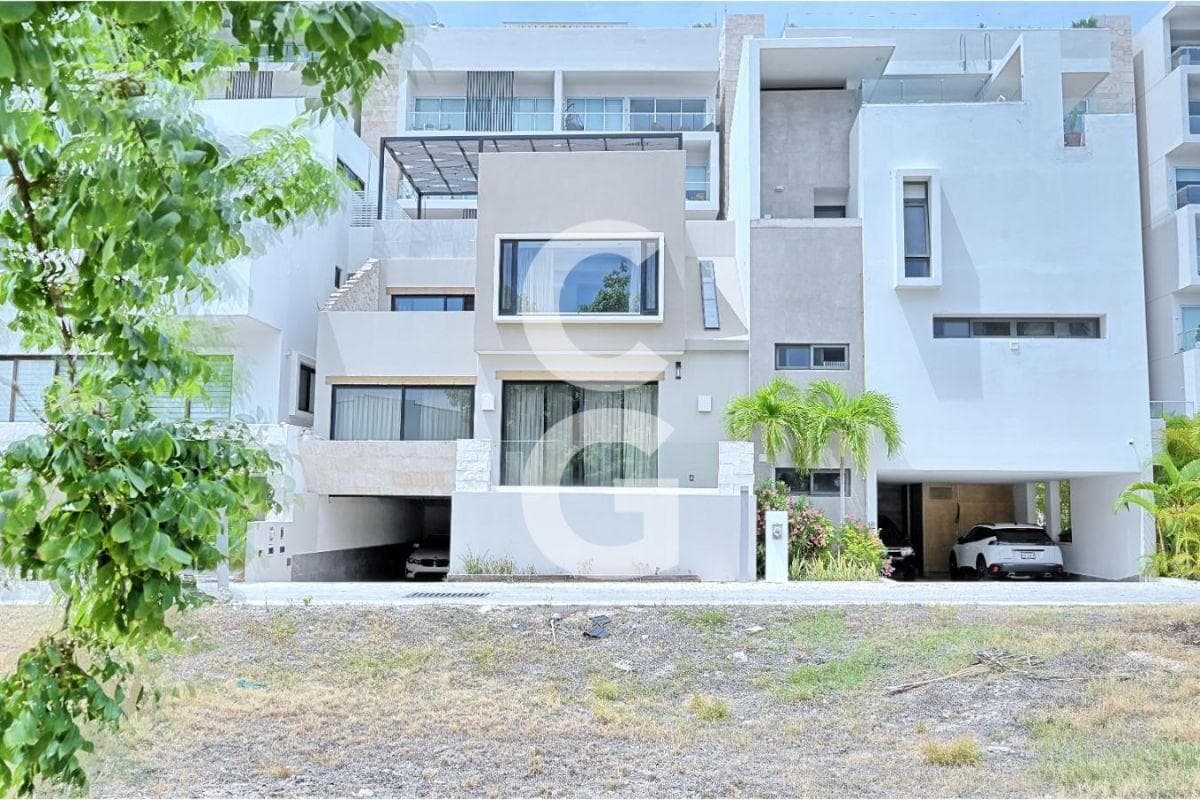 House for Sale in Cancún in Laguna I, Puerto Cancún—Furnished and Fully Equipped