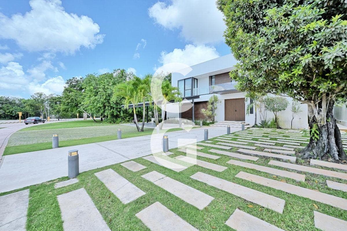 House for Sale in Cancun in the Lagos del Sol Residential Community with a Pool and Lakefront Location