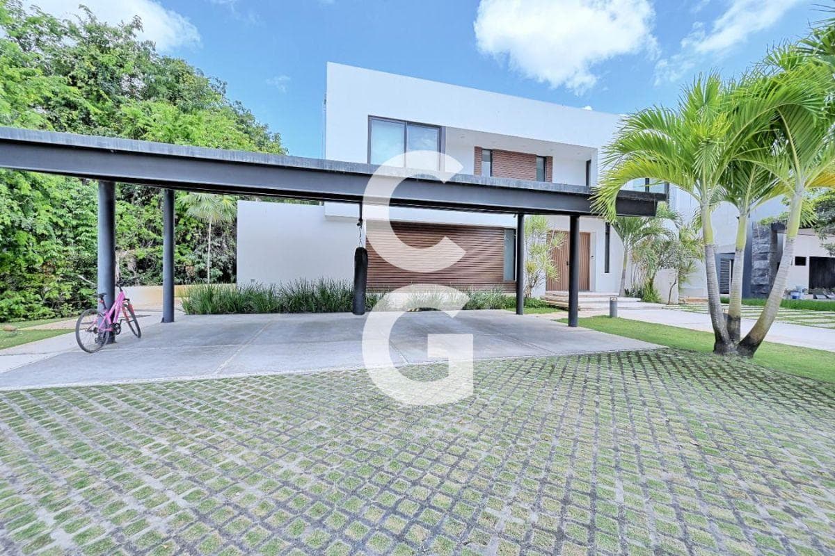 House for Sale in Cancun in the Lagos del Sol Residential Community with a Pool and Lakefront Location
