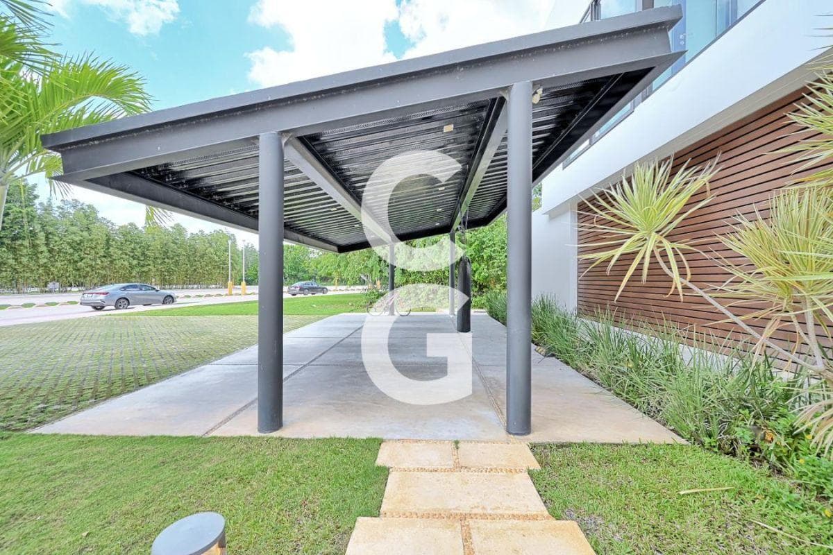 House for Sale in Cancun in the Lagos del Sol Residential Community with a Pool and Lakefront Location