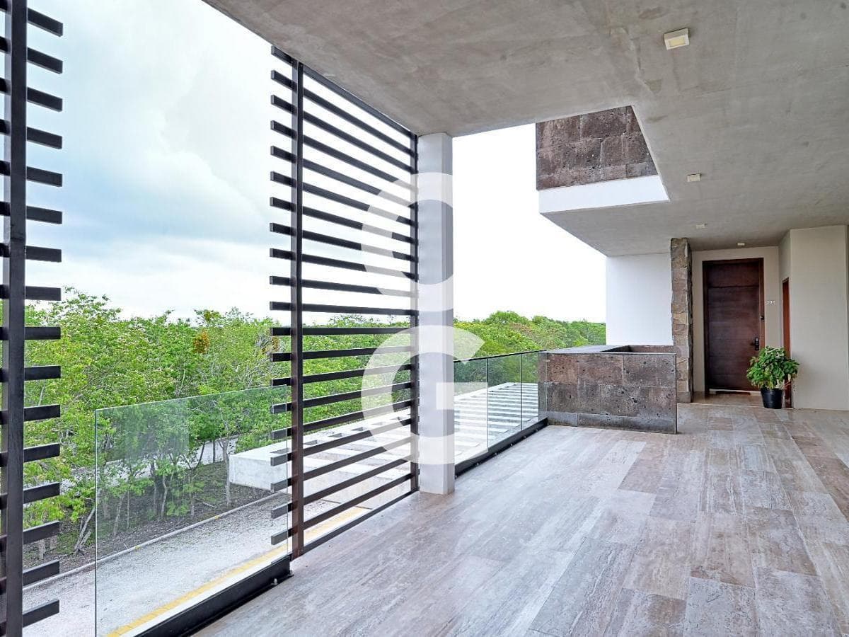Apartment for Sale in Cancun in the Country Club Residential Complex with a Terrace Overlooking the Lake