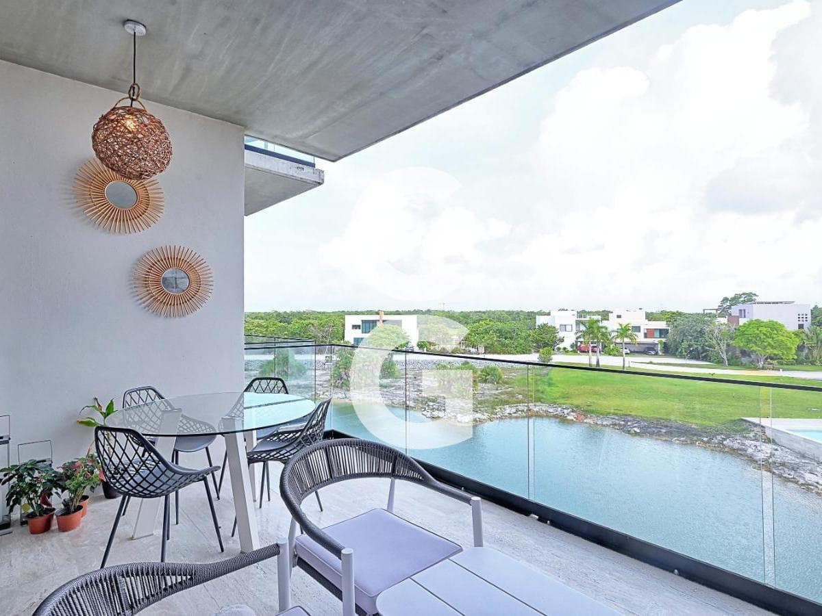 Apartment for Sale in Cancun in the Country Club Residential Complex with a Terrace Overlooking the Lake