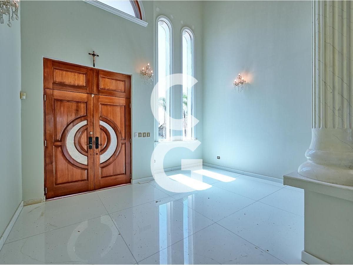 House for Sale in Cancún in the Lagos del Sol Residential Community, Right on the Lake