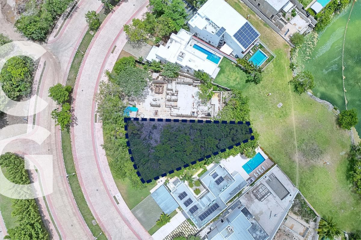 Land for Sale in Cancún in the Lagos del Sol Residential Community, Across from the Lake