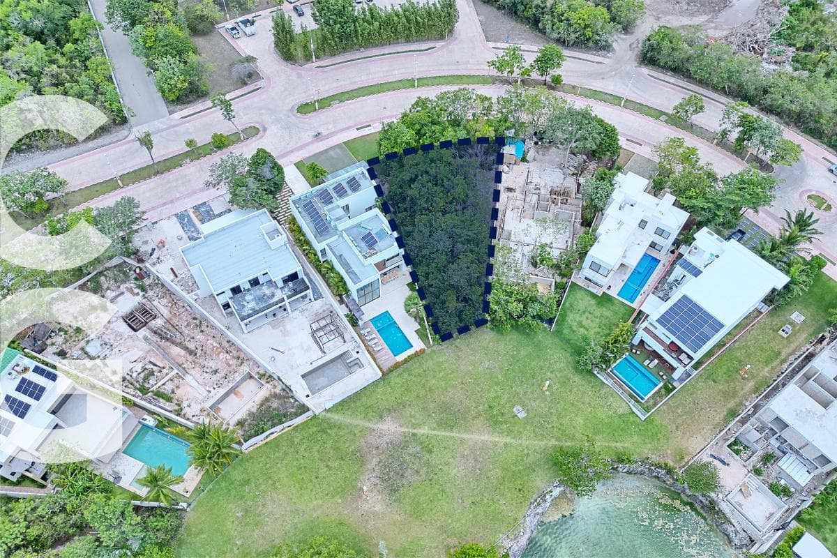 Land for Sale in Cancún in the Lagos del Sol Residential Community, Across from the Lake