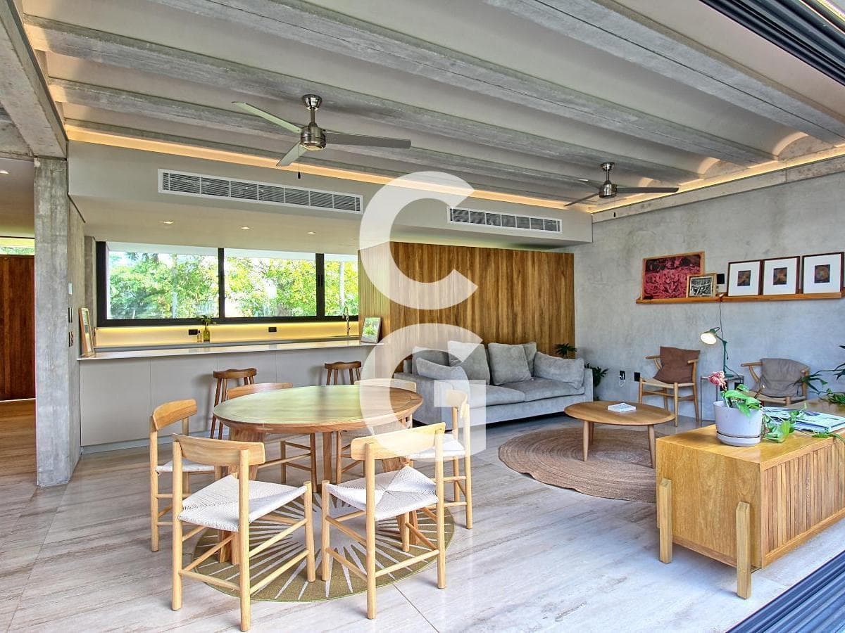 House for Sale in Cancún in Laguna Puerto Cancún with a Pool and Rooftop