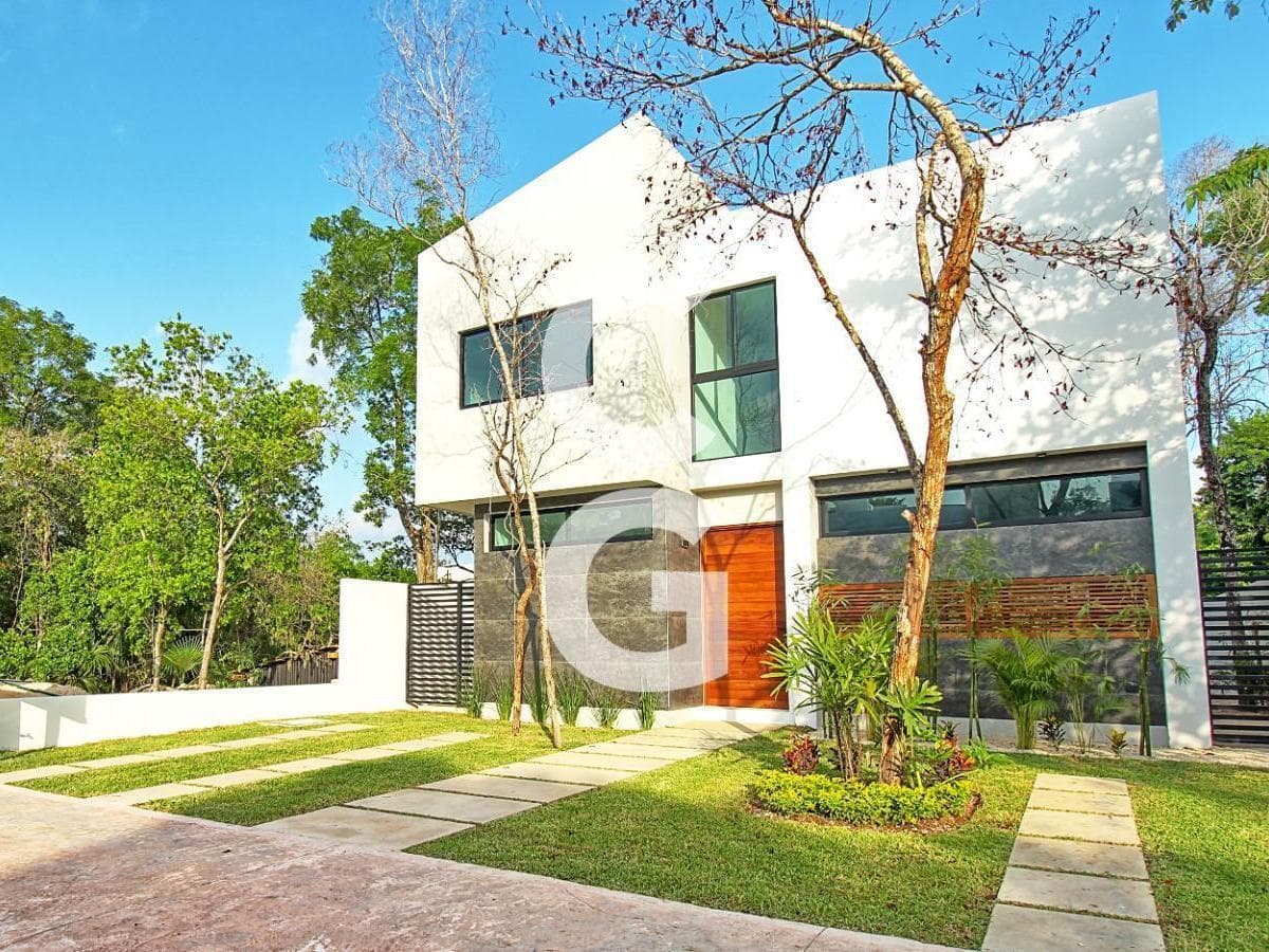 House for Sale in Cancun in the Lagos del Sol Residential Community with a Pool