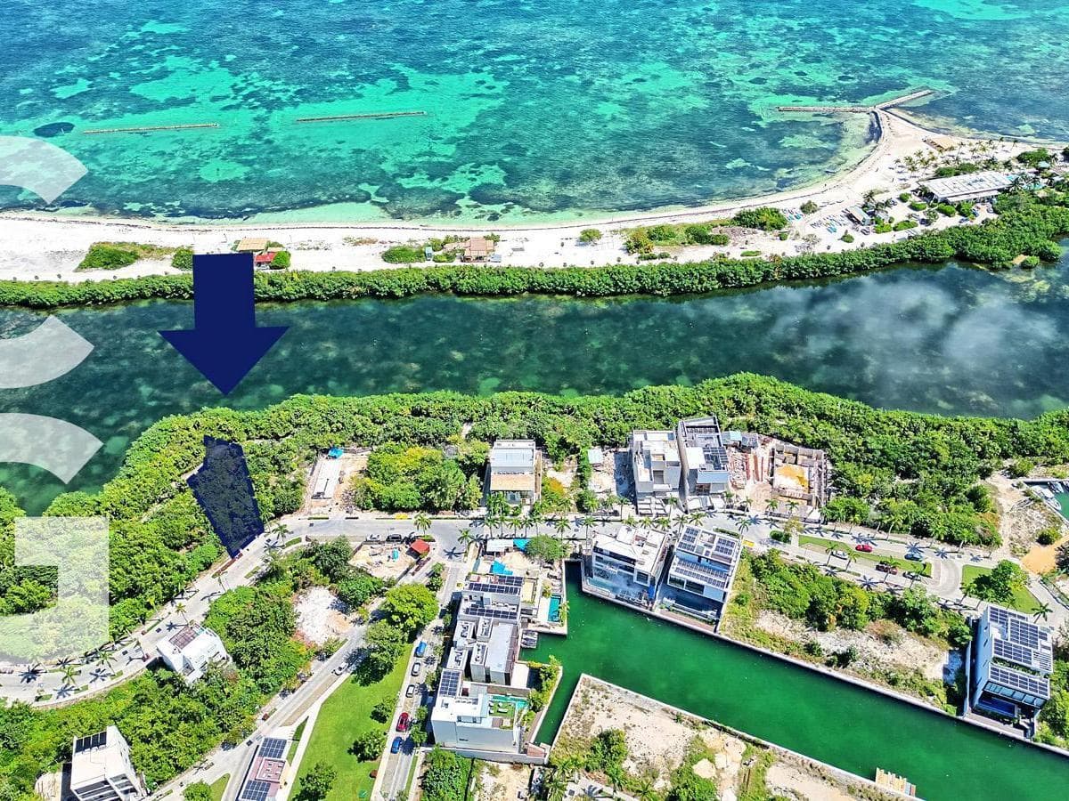 Land for Sale in Cancun in Laguna II Puerto Cancun with Excellent Amenities