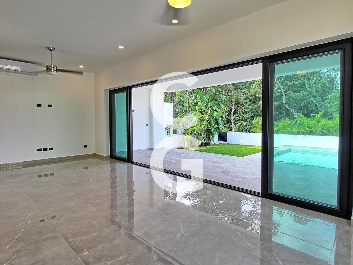 House for Sale and Rent in Cancún in the Lagos del Sol Residential Complex with a Pool and Spacious Terrace