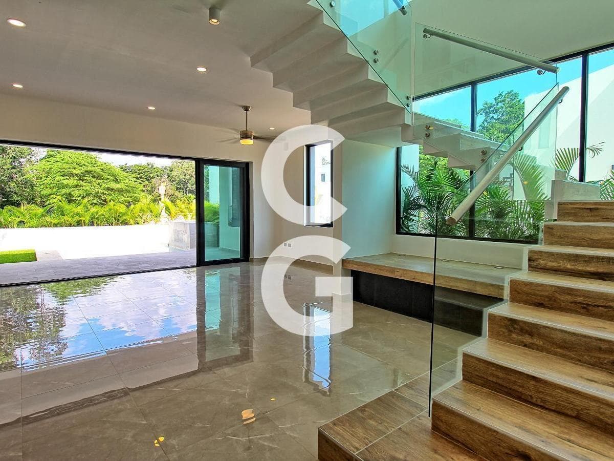 House for Sale and Rent in Cancún in the Lagos del Sol Residential Complex with a Pool and Spacious Terrace