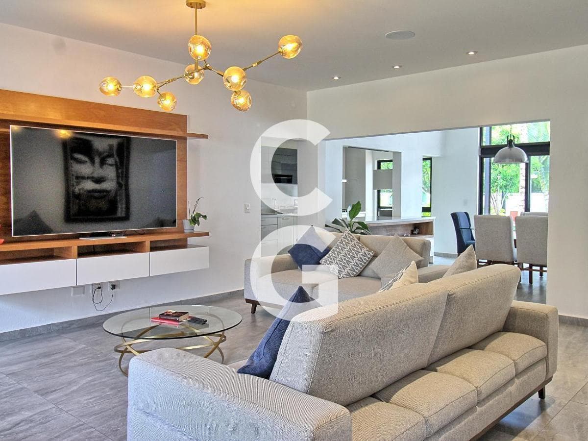 House for Sale in Cancun in the Lagos del Sol Development with a Spacious Garden and Pool