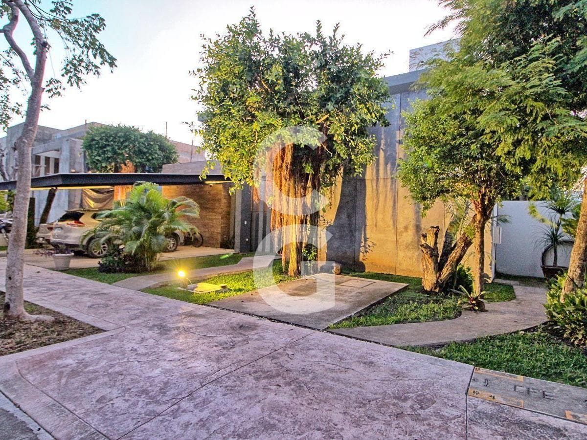 House for Sale in Cancun in the Lagos del Sol Residential Community with a Pool and Garden