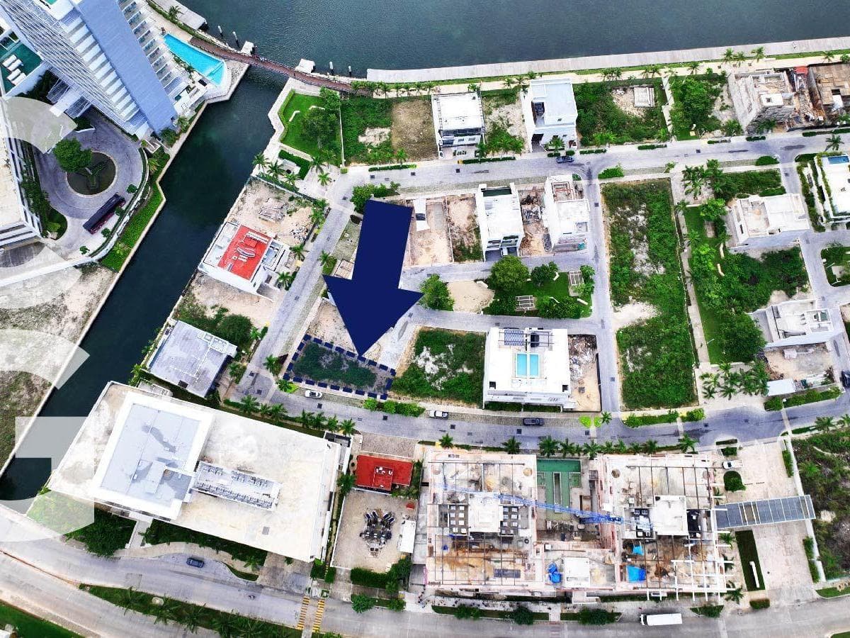 Land for Sale in Cancún in La Marina, in the Puerto Cancún Residential Community