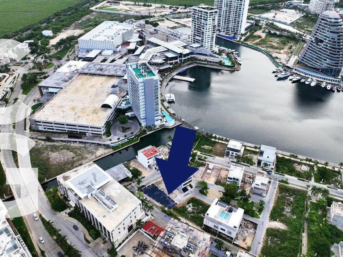 Land for Sale in Cancún in La Marina, in the Puerto Cancún Residential Community