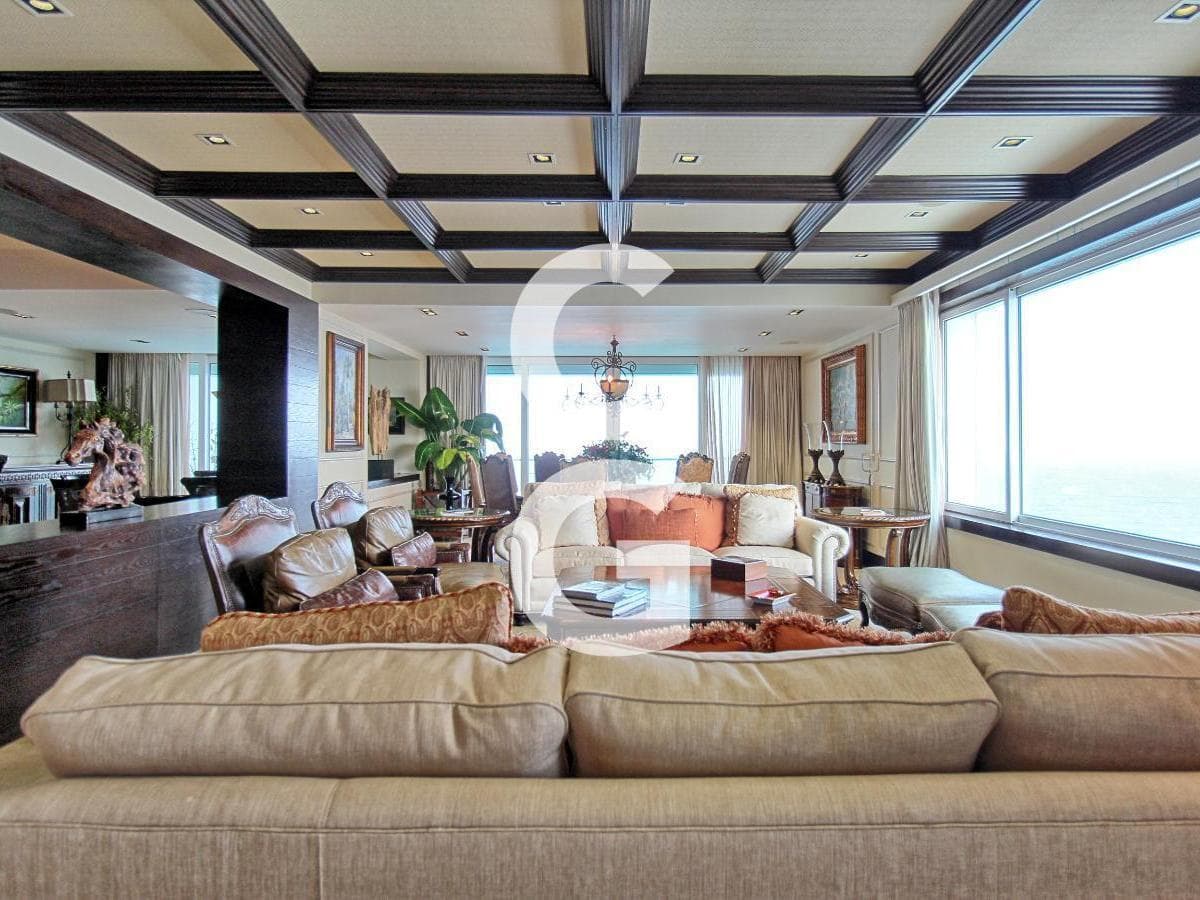 6-Bedroom Apartment with a Jacuzzi for Sale in Cancún's Emerald Complex