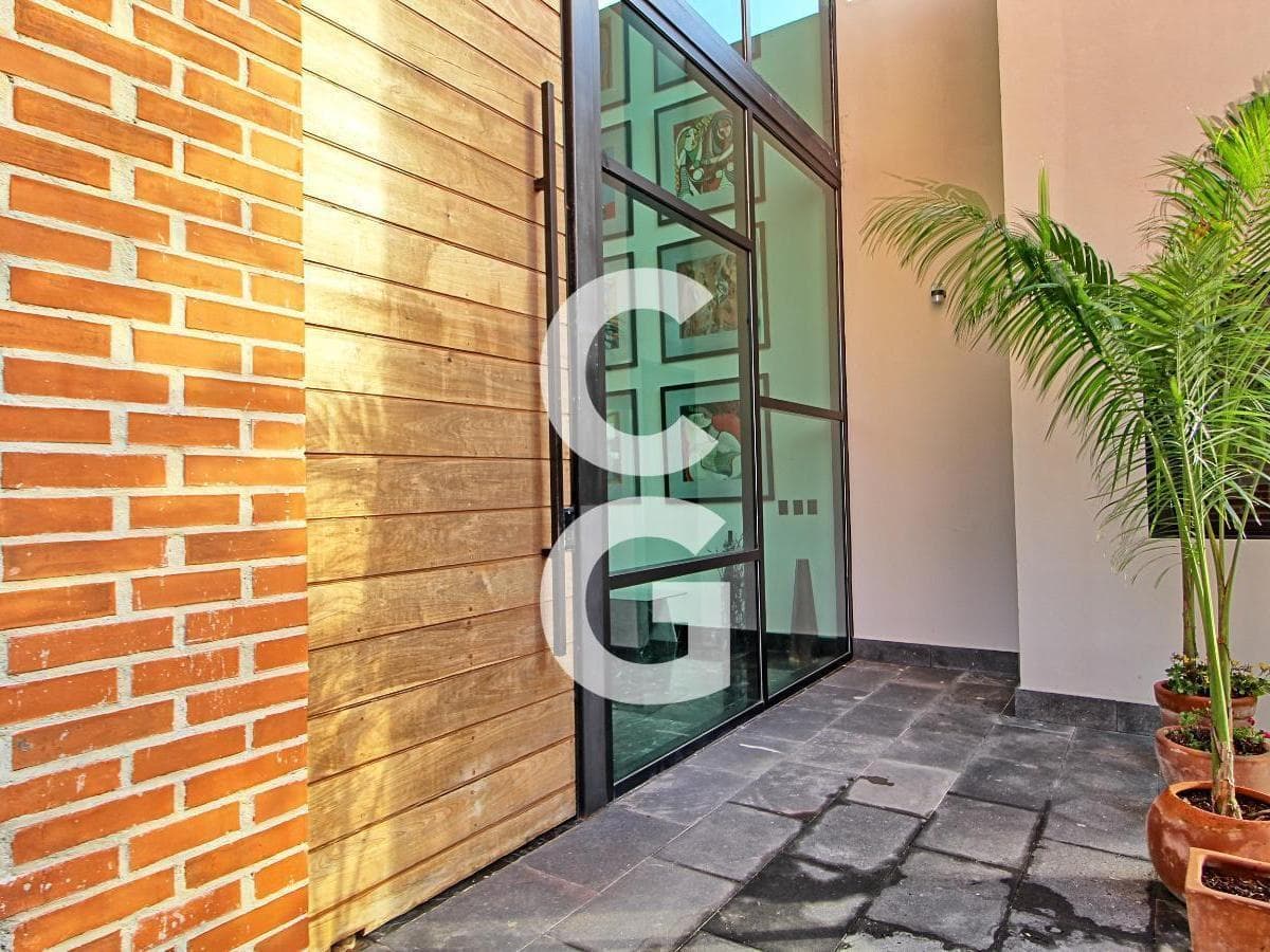 House for Sale in Cancun in the Country Club Residential Community on the Lakefront