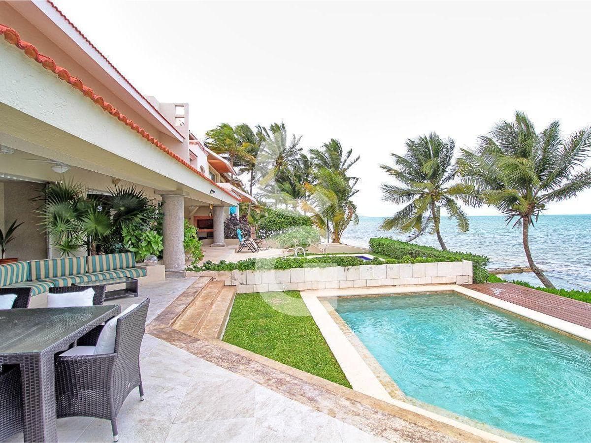 House for Sale in Cancún, Oceanfront in Las Quintas, Hotel Zone