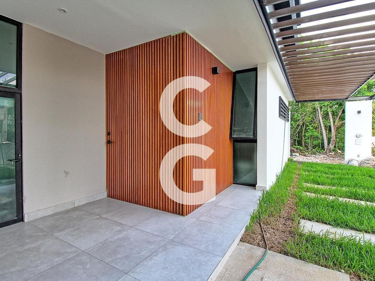House for Sale in Cancún in the Vía Cumbres Residential Complex with a Pool and Terrace