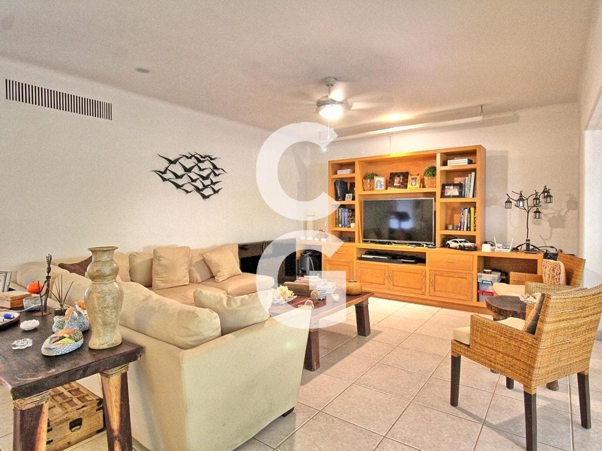 House for Sale in Cancun in the Isla Dorada Residential Complex with a Private Garden