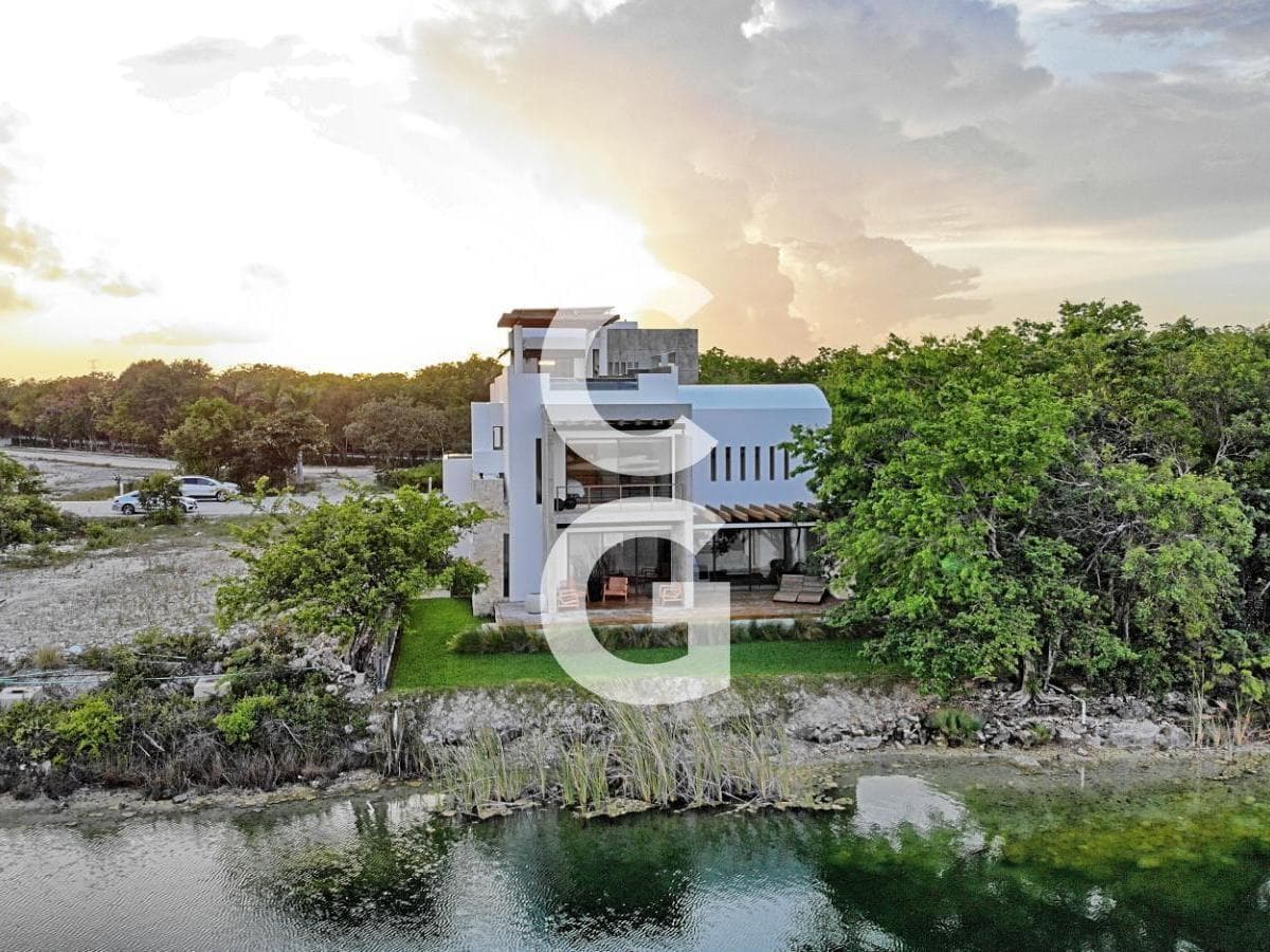 House for Sale in Cancun at Cancun Country Club, Lakefront with Rooftop