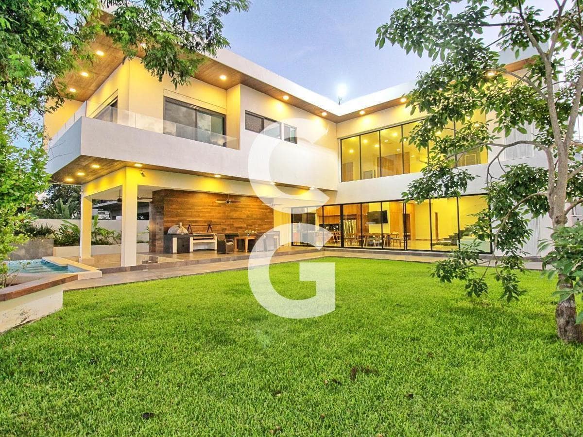 House for Sale in Cancún in the Lagos del Sol Residential Community—Furnished and Fully Equipped