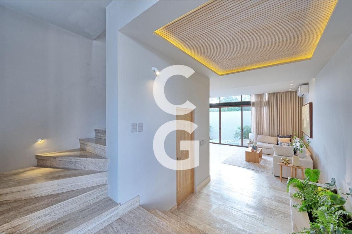 House for Sale in Cancún in the Losantos Residential Complex with a Pool and Garden