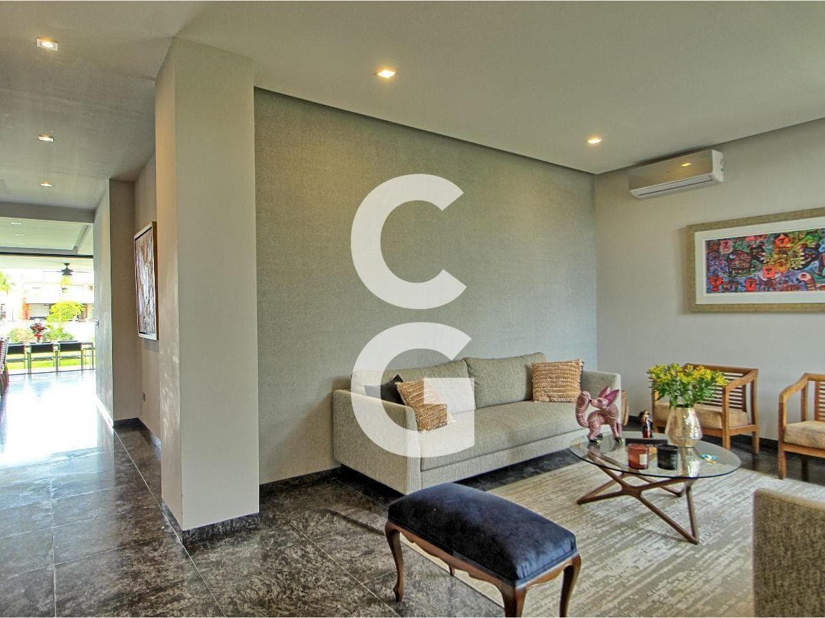 House for Sale in Cancun in the Lagos del Sol Residential Community, on the Lakefront and with a Pool