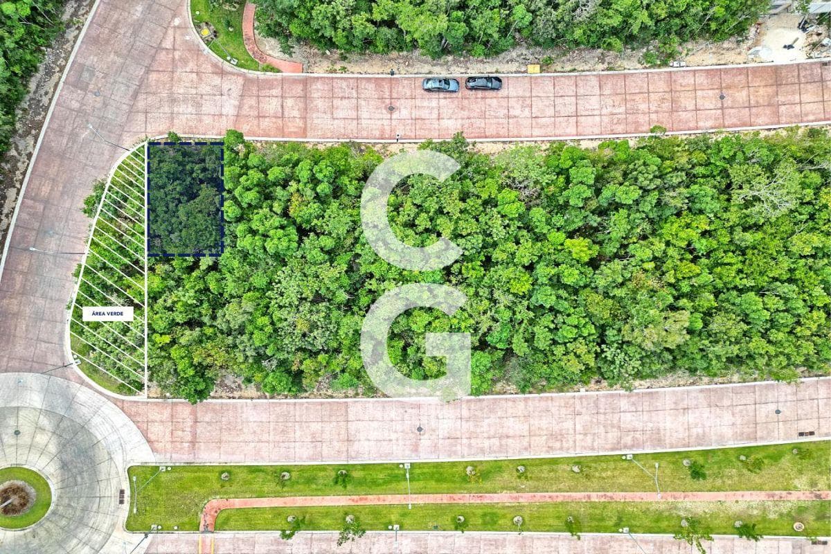 Land for Sale in Cancun in the Altai Residential Complex with Excellent Amenities