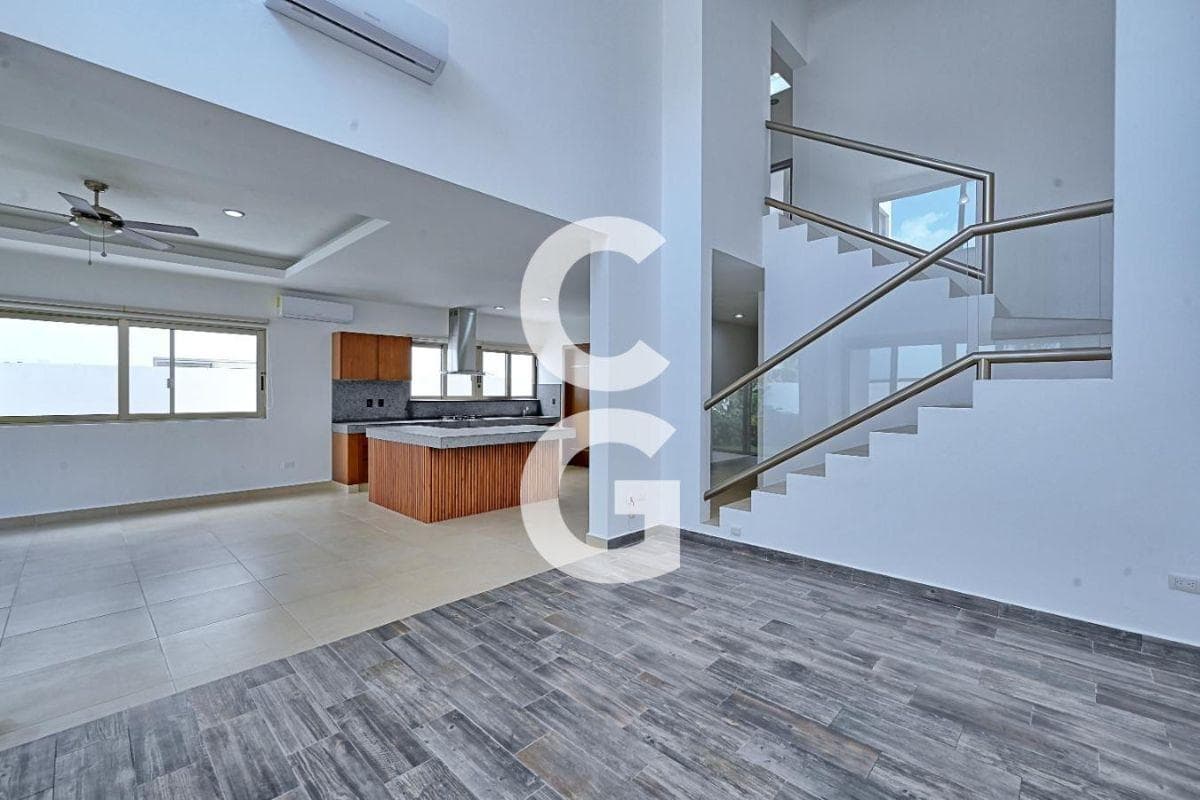 House for Sale in Cancún in the Cumbres Residential Community with 4 Bedrooms