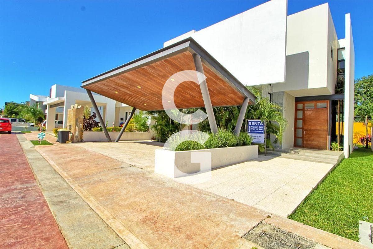 House for Rent in Cancún in the Lagos del Sol Residential Complex with a Pool and Garden