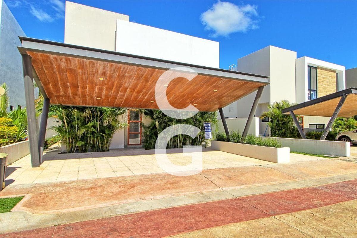 House for Rent in Cancún in the Lagos del Sol Residential Complex with a Pool and Garden