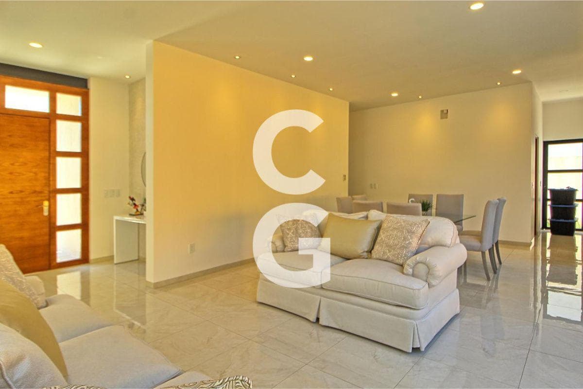 House for Rent in Cancún in the Lagos del Sol Residential Complex with a Pool and Garden