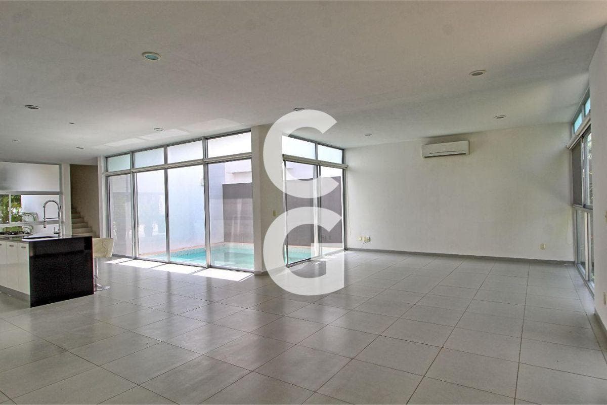 House for Sale and Rent in Cancun in the Cumbres Residential Complex with a Pool