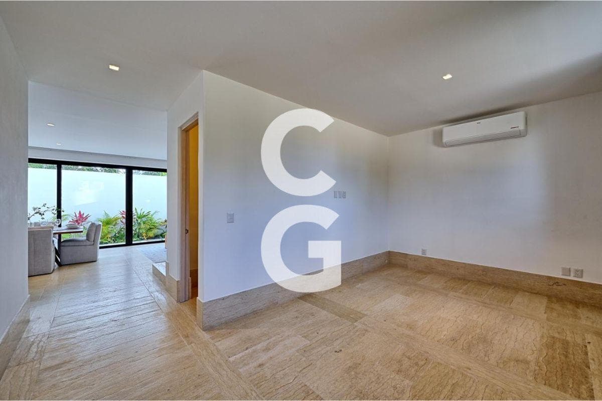 House for Sale in Cancún in the Losantos Residential Community with 3 Bedrooms and a Pool