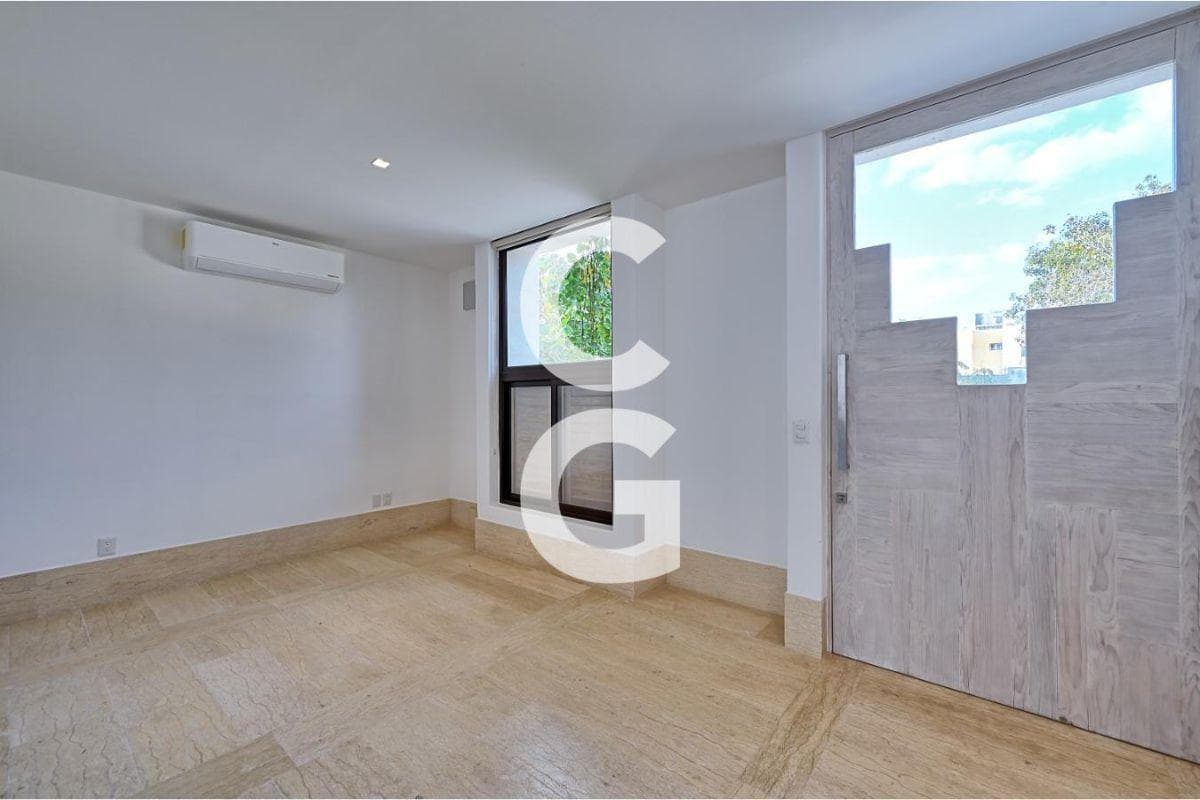 House for Sale in Cancún in the Losantos Residential Community with 3 Bedrooms and a Pool