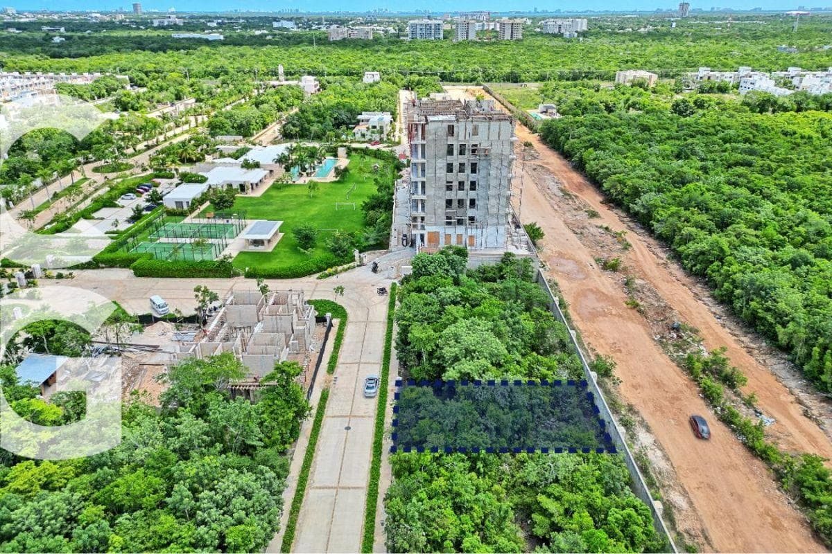 Lot for Sale in Cancun in the Losantos Residential Community with Excellent Amenities