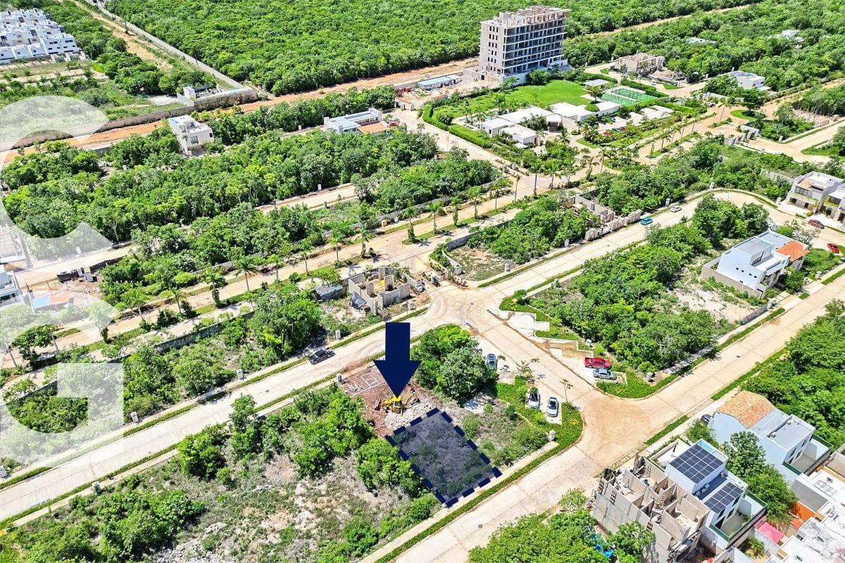 Lot for Sale in Cancún in the Losantos Residential Development, 200.07 m²