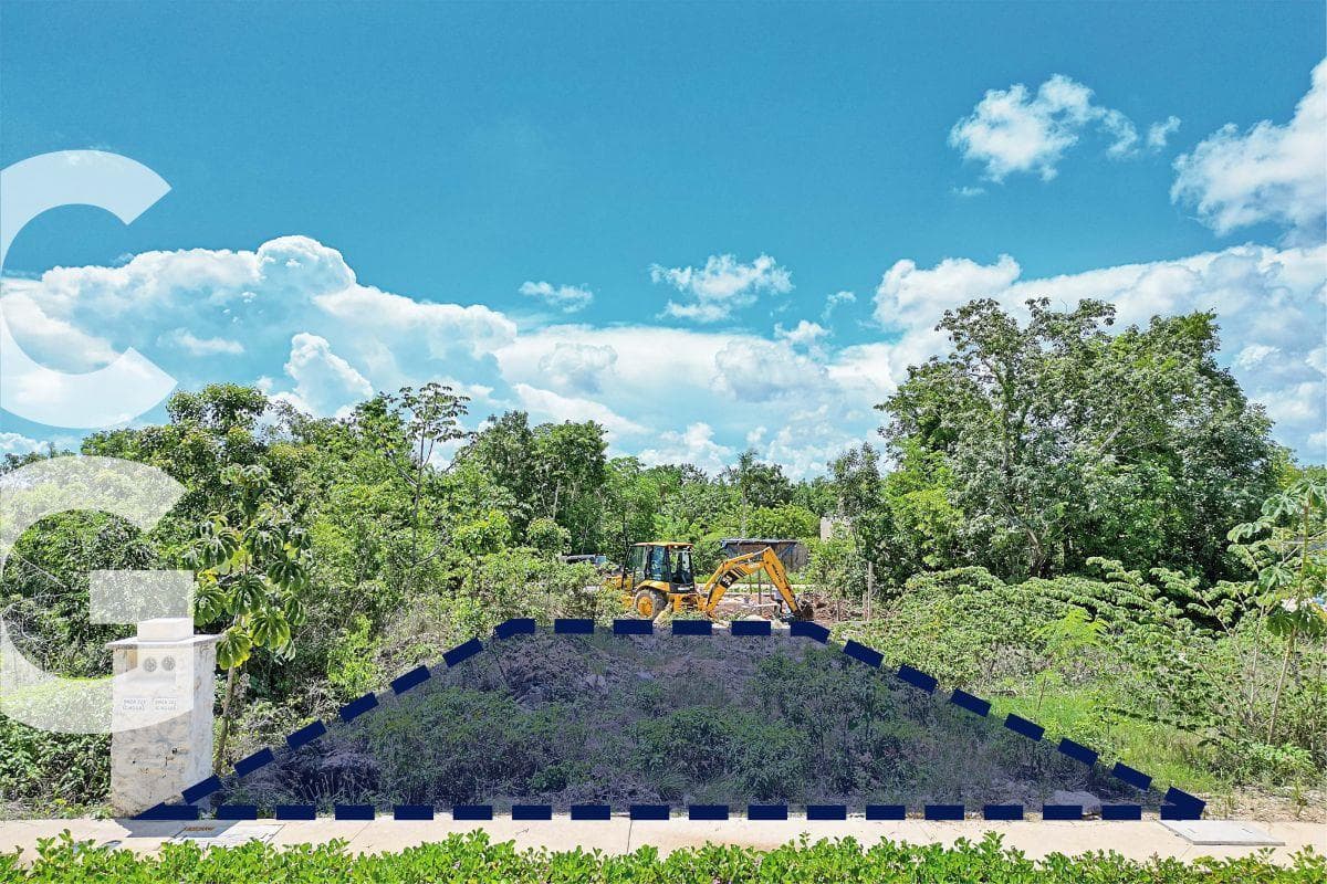 Lot for Sale in Cancún in the Losantos Residential Development, 200.07 m²