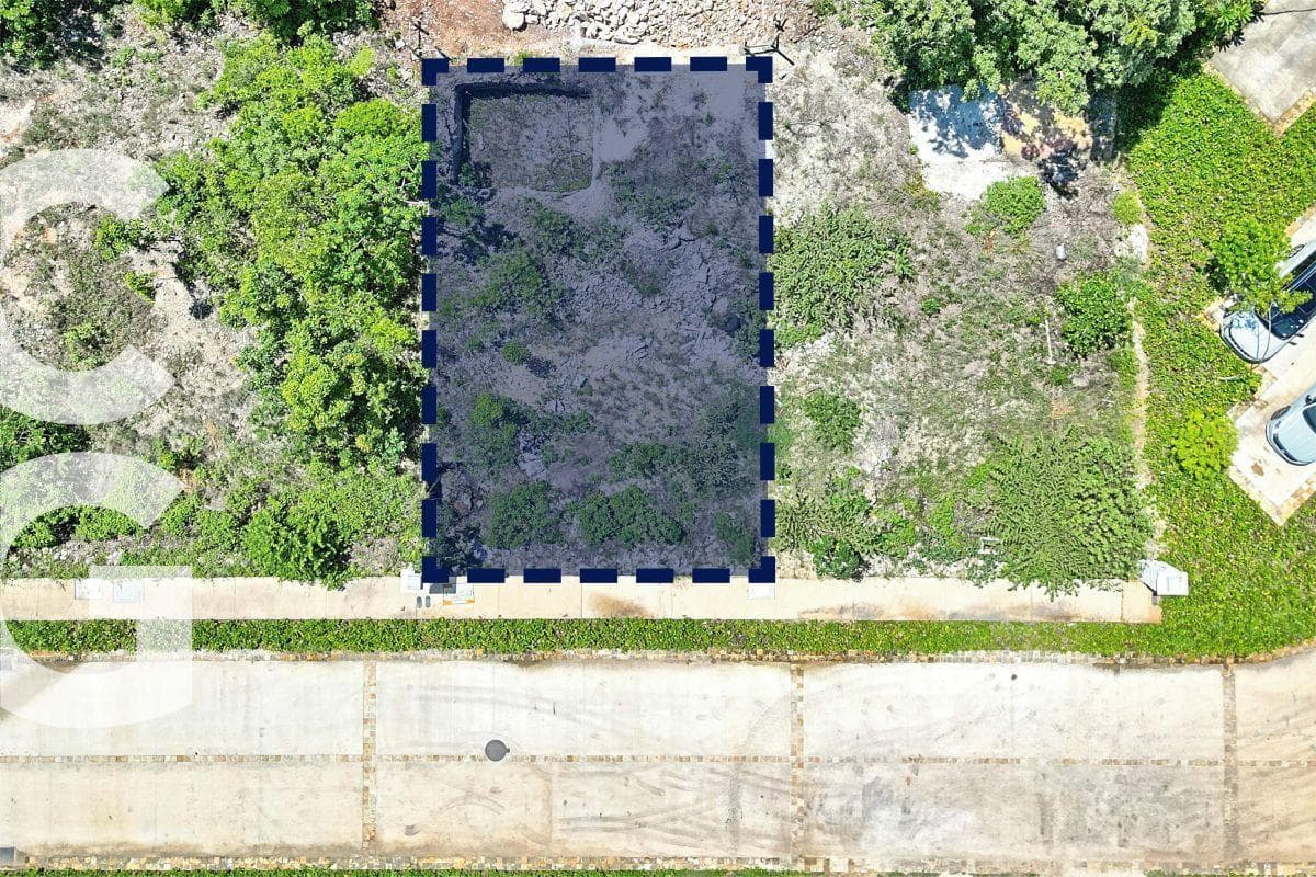 Lot for Sale in Cancún in the Losantos Residential Development, 200.07 m²