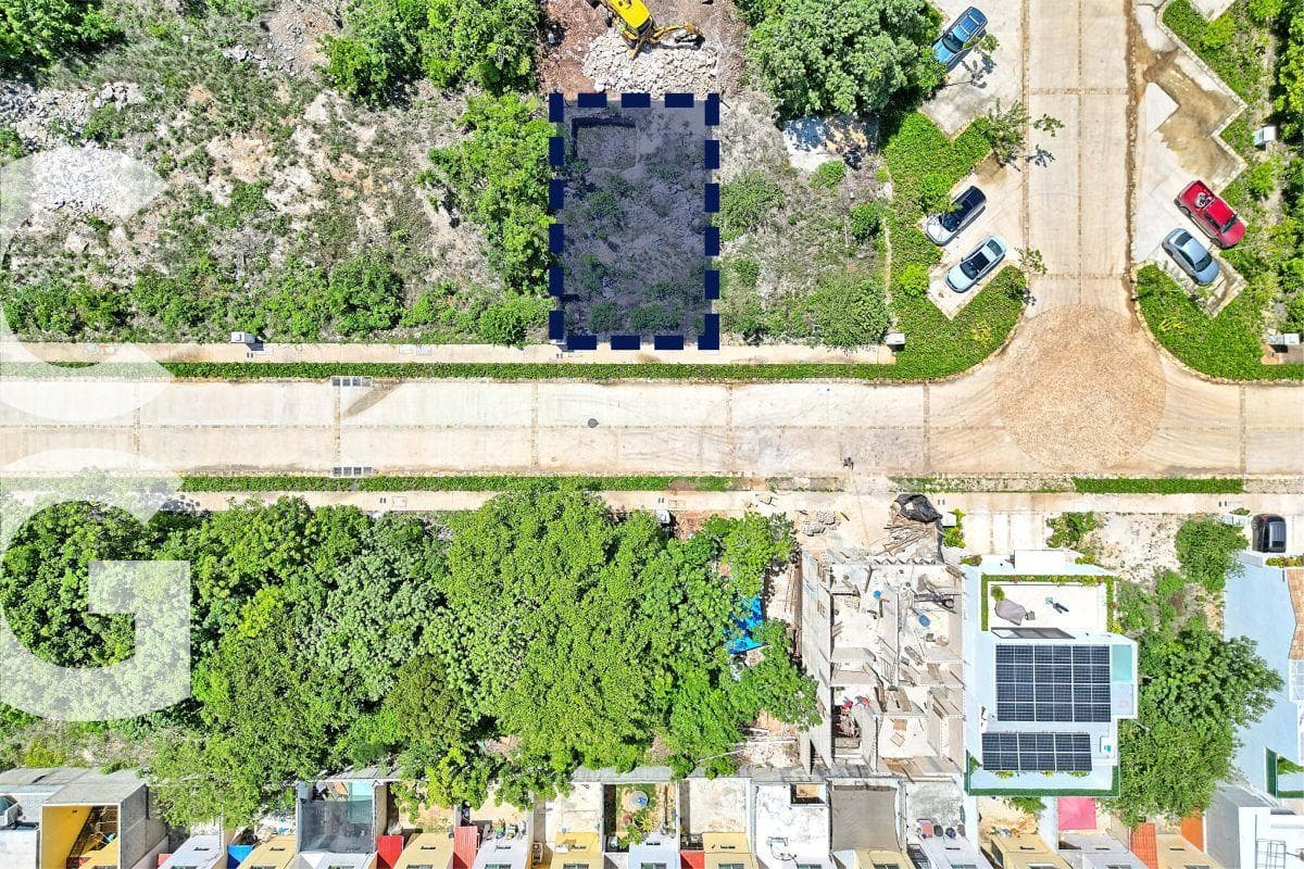Lot for Sale in Cancún in the Losantos Residential Development, 200.07 m²