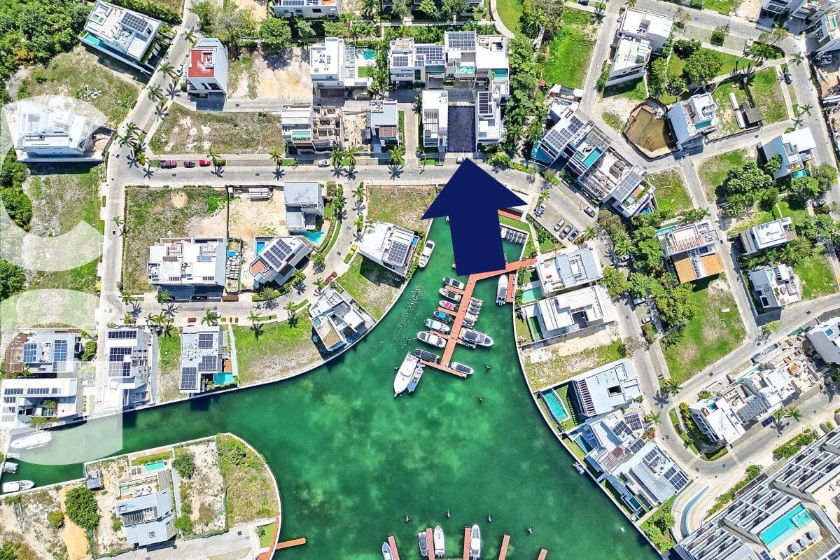 Land for Sale in Cancun in Laguna l Puerto Cancún with Excellent Amenities