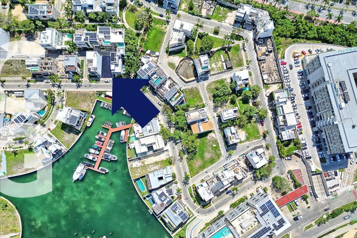 Land for Sale in Cancun in Laguna l Puerto Cancún with Excellent Amenities