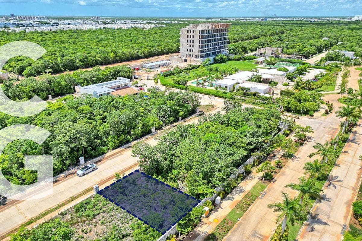 Lot for Sale in Cancun in the Losantos Residential Community with Excellent Amenities