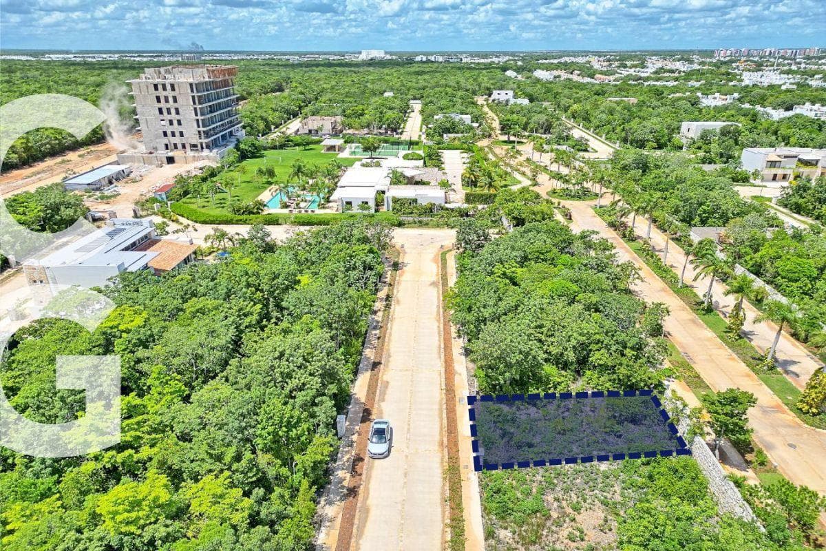Lot for Sale in Cancun in the Losantos Residential Community with Excellent Amenities